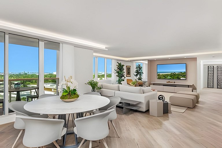 The Perfect Haven | 3BR/3BTH | City View Balcony