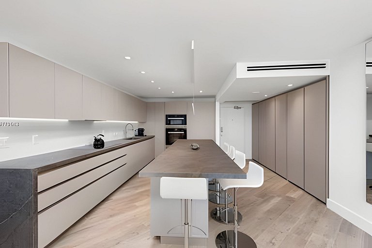 The Perfect Haven | 3BR/3BTH | City View Balcony