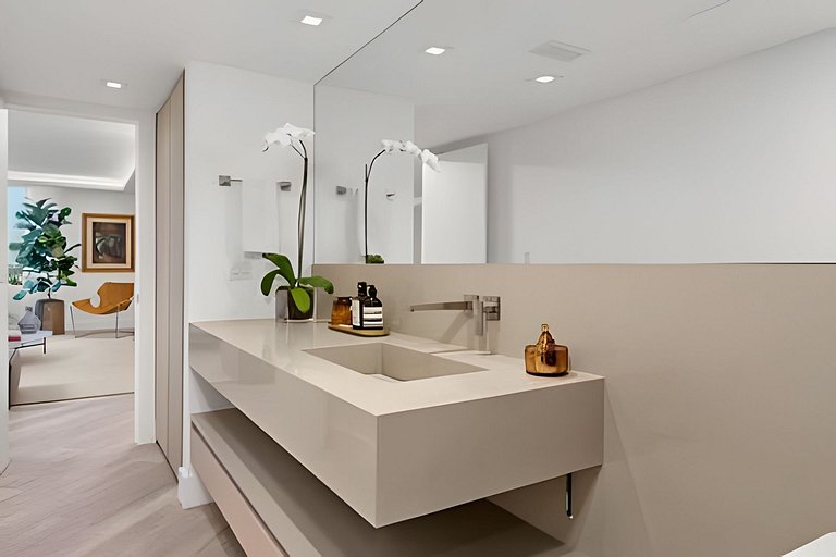 The Perfect Haven | 3BR/3BTH | City View Balcony