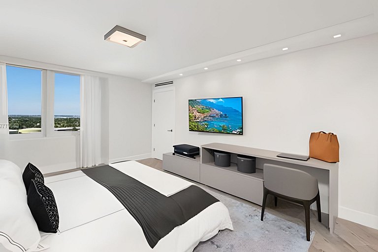 The Perfect Haven | 3BR/3BTH | City View Balcony