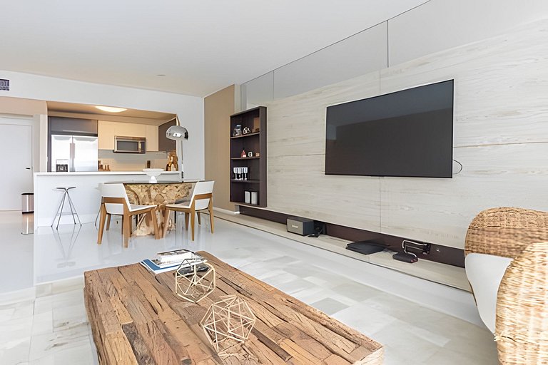 The Perfect Stay | 1BR | Oceanfront Balcony