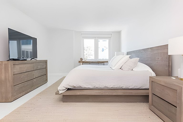 The Perfect Stay | 1BR | Oceanfront Balcony