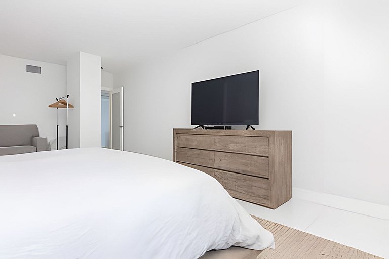 The Perfect Stay | 1BR | Oceanfront Balcony