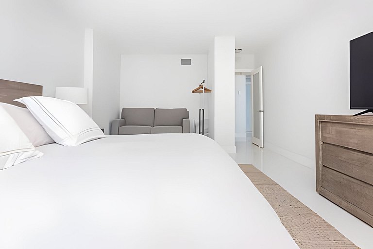 The Perfect Stay | 1BR | Oceanfront Balcony