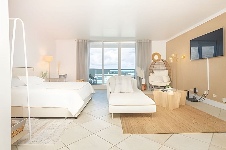 Stunning Studio with Balcony in South Beach