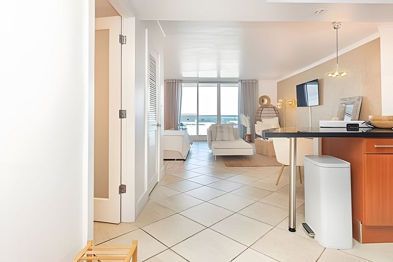 Stunning Studio with Balcony in South Beach