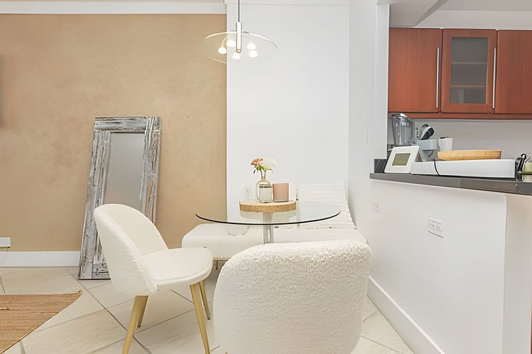 Stunning Studio with Balcony in South Beach