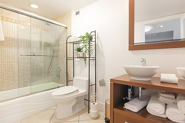 Stunning Studio with Balcony in South Beach
