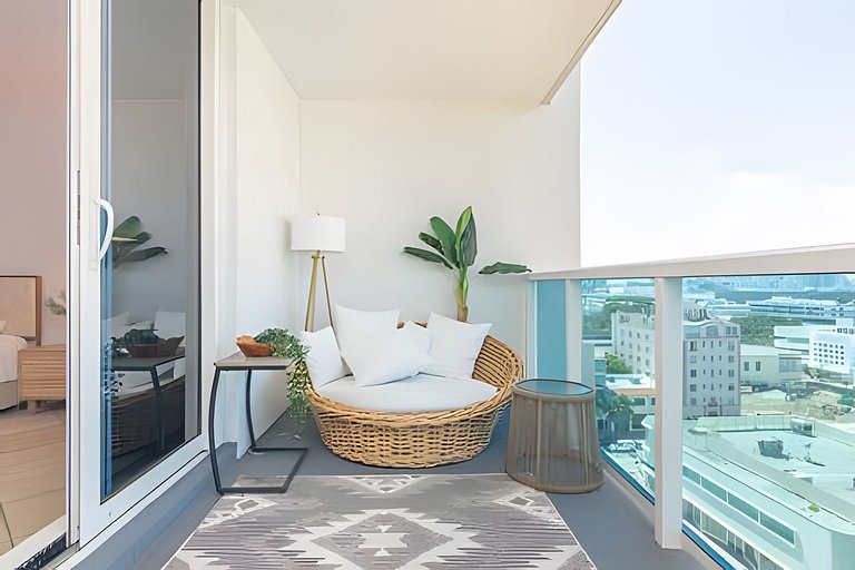 Stunning Studio with Balcony in South Beach