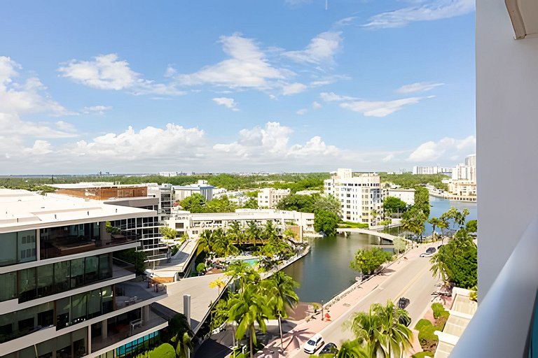 Stunning Studio with Balcony in South Beach
