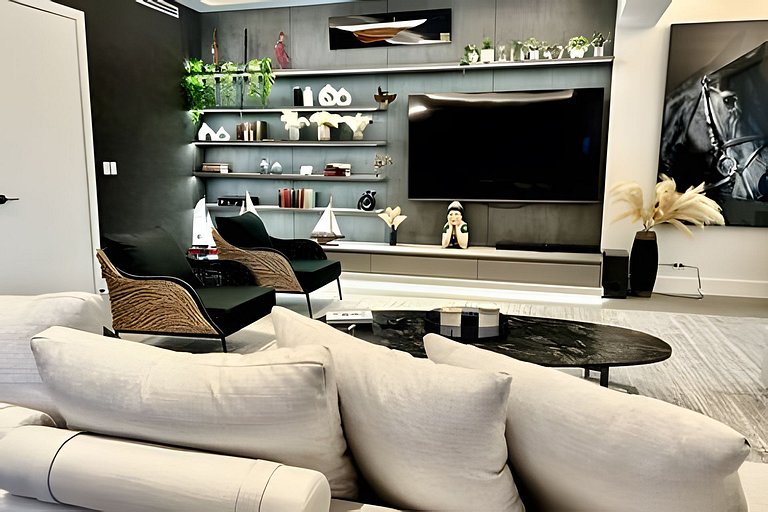 Luxury Oasis | 2BR|2BT & Balcony City View
