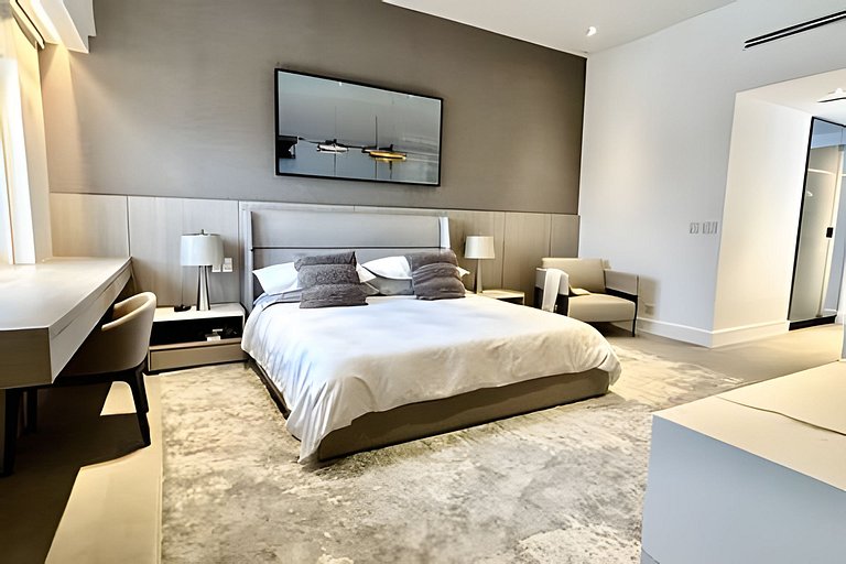 Luxury Oasis | 2BR|2BT & Balcony City View