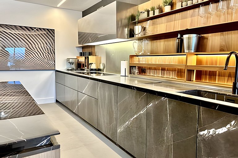 Luxury Oasis | 2BR|2BT & Balcony City View