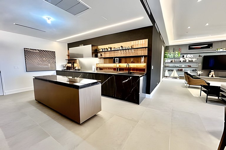 Luxury Oasis | 2BR|2BT & Balcony City View