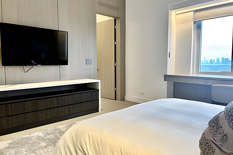 Luxury Oasis | 2BR|2BT & Balcony City View