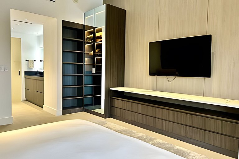 Luxury Oasis | 2BR|2BT & Balcony City View