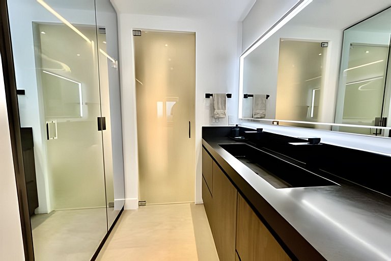 Luxury Oasis | 2BR|2BT & Balcony City View
