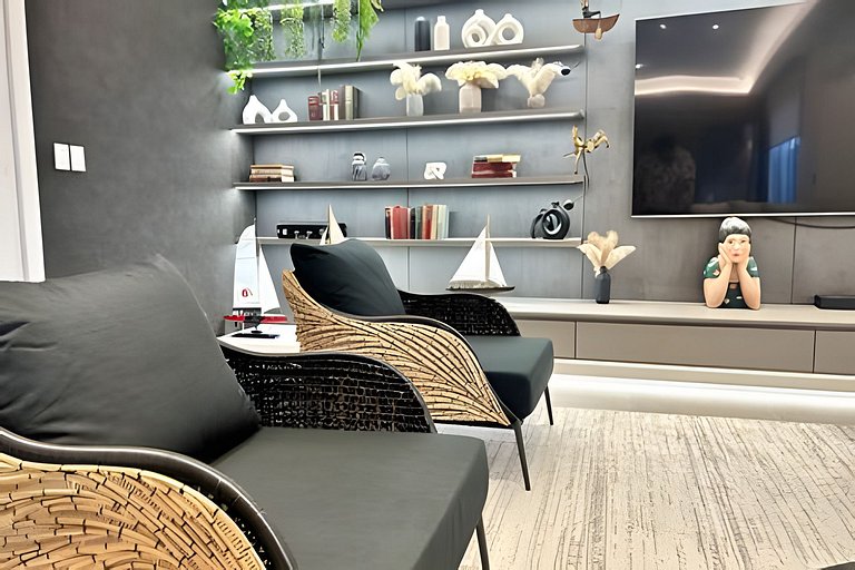 Luxury Oasis | 2BR|2BT & Balcony City View