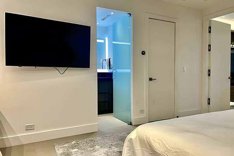 Luxury Oasis | 2BR|2BT & Balcony City View