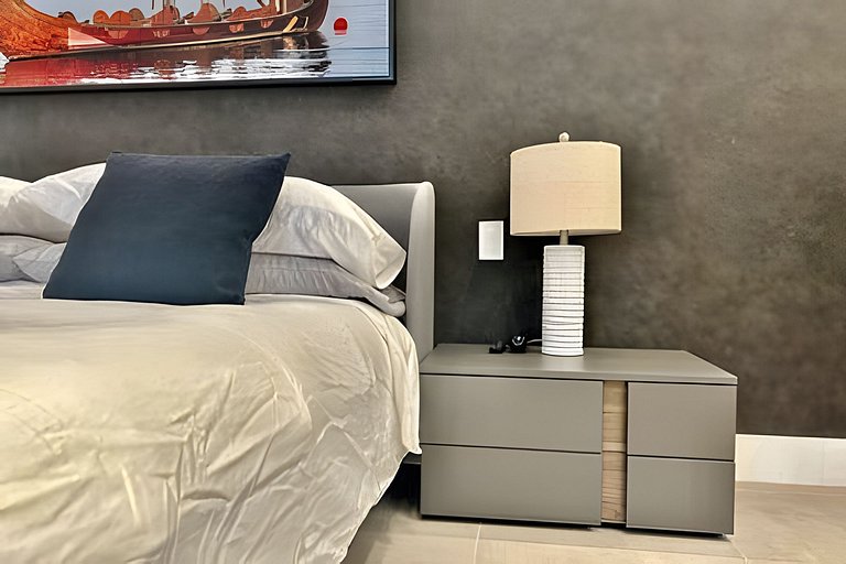 Luxury Oasis | 2BR|2BT & Balcony City View
