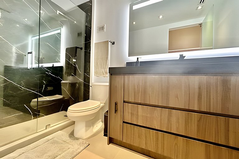 Luxury Oasis | 2BR|2BT & Balcony City View
