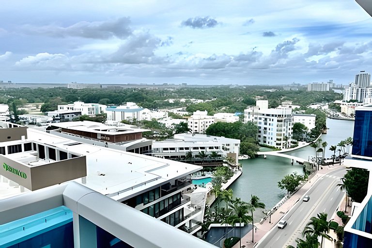 Luxury Oasis | 2BR|2BT & Balcony City View