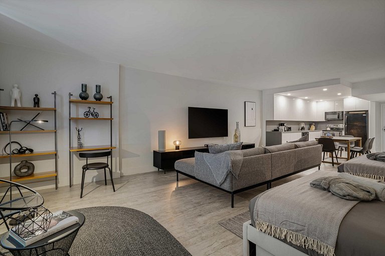Luxury Studio Oasis in Prime South Beach Area
