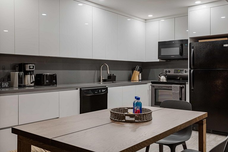 Luxury Studio Oasis in Prime South Beach Area