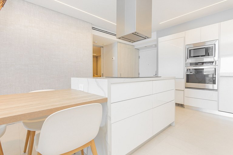 Sunrise by the Sea: 2|BR Ocean View with Balcony