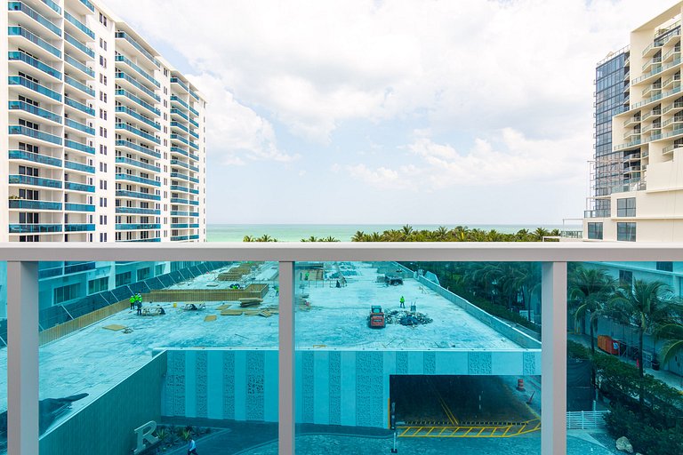 Sunrise by the Sea: 2|BR Ocean View with Balcony