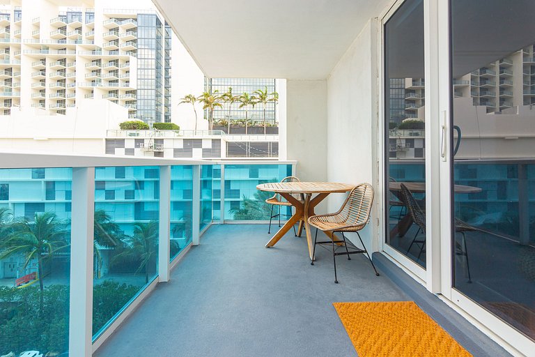 Sunrise by the Sea: 2|BR Ocean View with Balcony