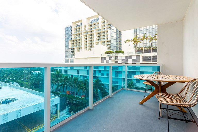 Sunrise by the Sea: 2|BR Ocean View with Balcony