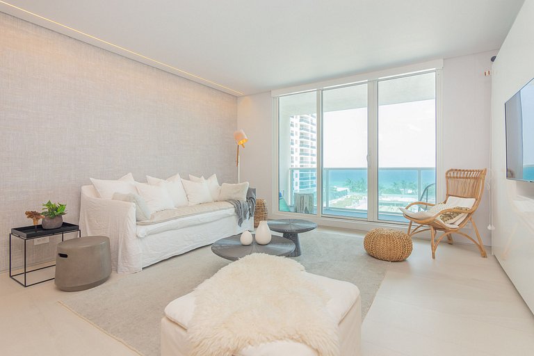 Sunrise by the Sea: 2|BR Ocean View with Balcony