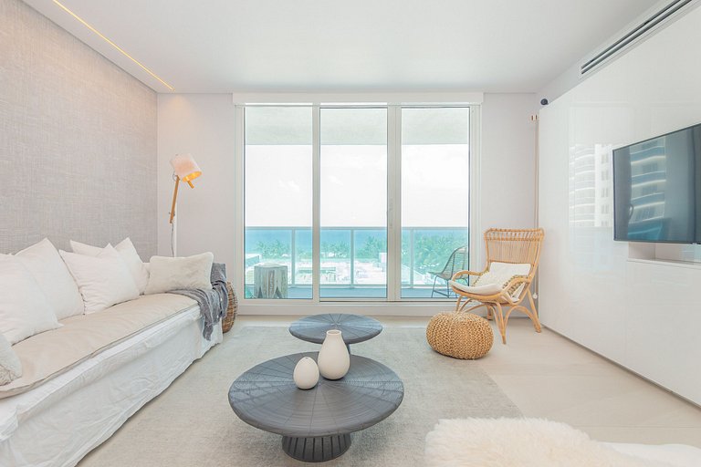 Sunrise by the Sea: 2|BR Ocean View with Balcony