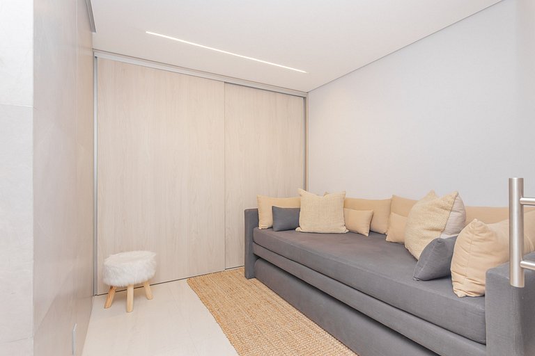 Sunrise by the Sea: 2|BR Ocean View with Balcony