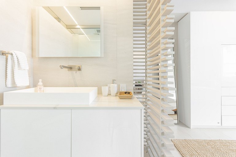 Sunrise by the Sea: 2|BR Ocean View with Balcony