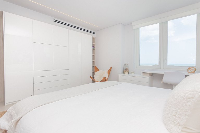 Sunrise by the Sea: 2|BR Ocean View with Balcony