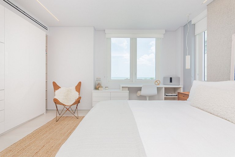 Sunrise by the Sea: 2|BR Ocean View with Balcony