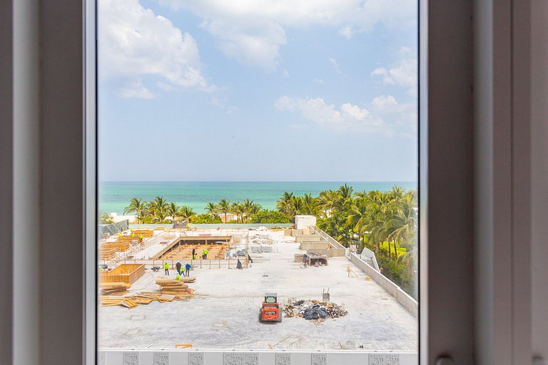 Sunrise by the Sea: 2|BR Ocean View with Balcony