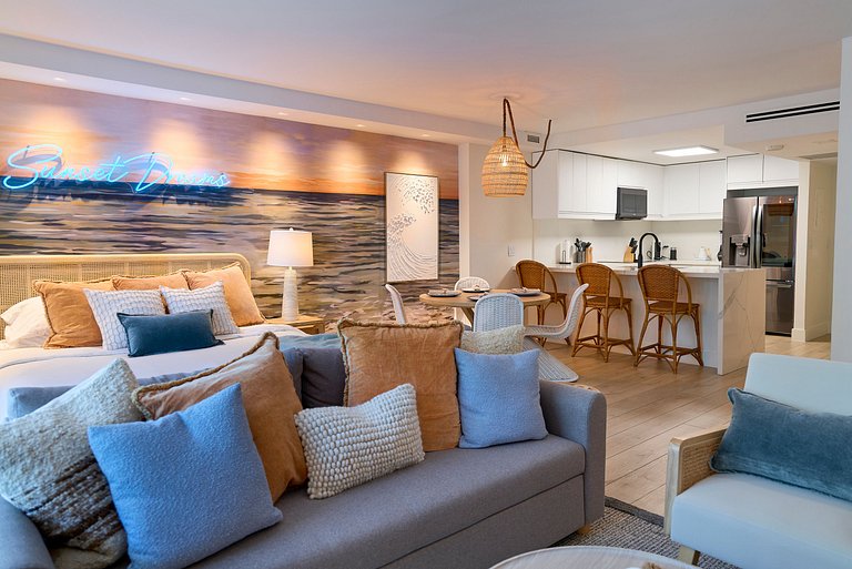 Charming Luxury Studio with Balcony