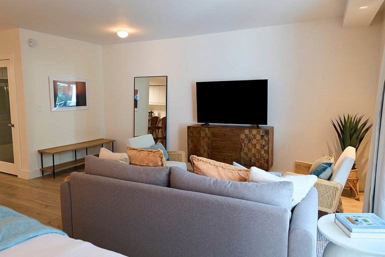 Charming Luxury Studio with Balcony