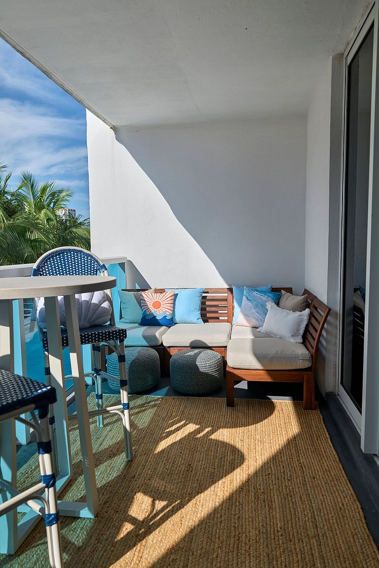 Charming Luxury Studio with Balcony