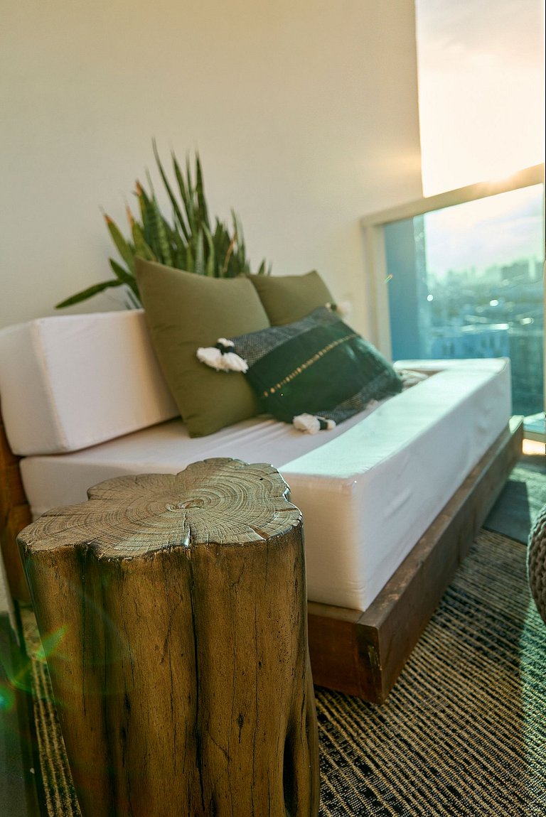 Luxurious Studio with Stunning Balcony in SOBE!
