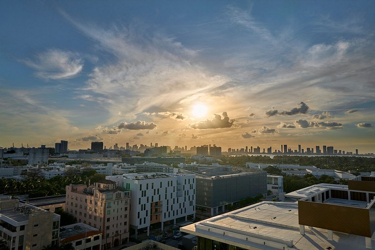 Luxurious Studio with Stunning Balcony in SOBE!