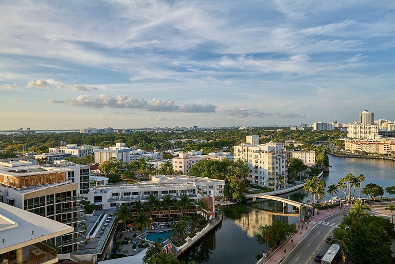 Luxurious Studio with Stunning Balcony in SOBE!
