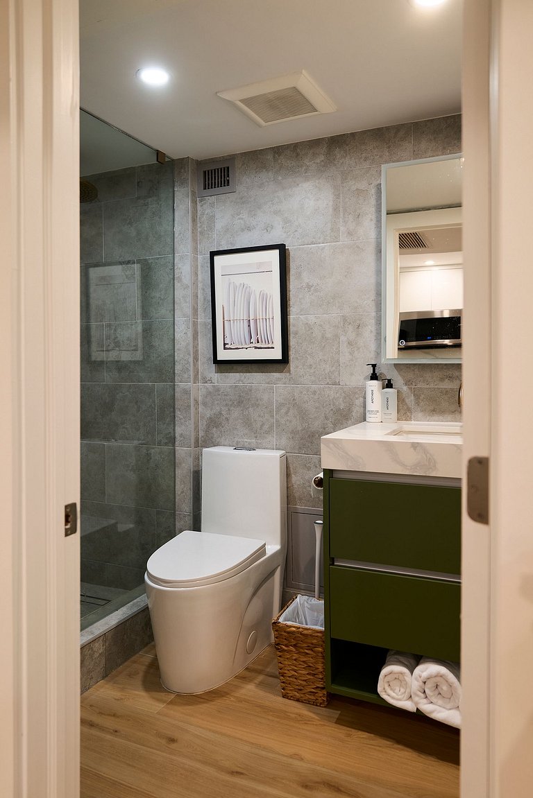 Luxurious Studio with Stunning Balcony in SOBE!