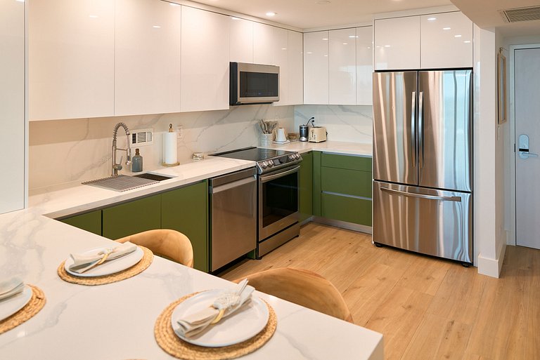 Luxurious Studio with Stunning Balcony in SOBE!