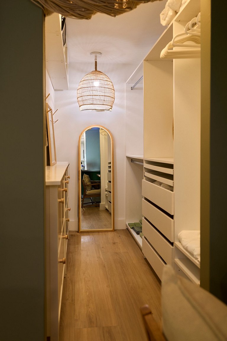 Luxurious Studio with Stunning Balcony in SOBE!