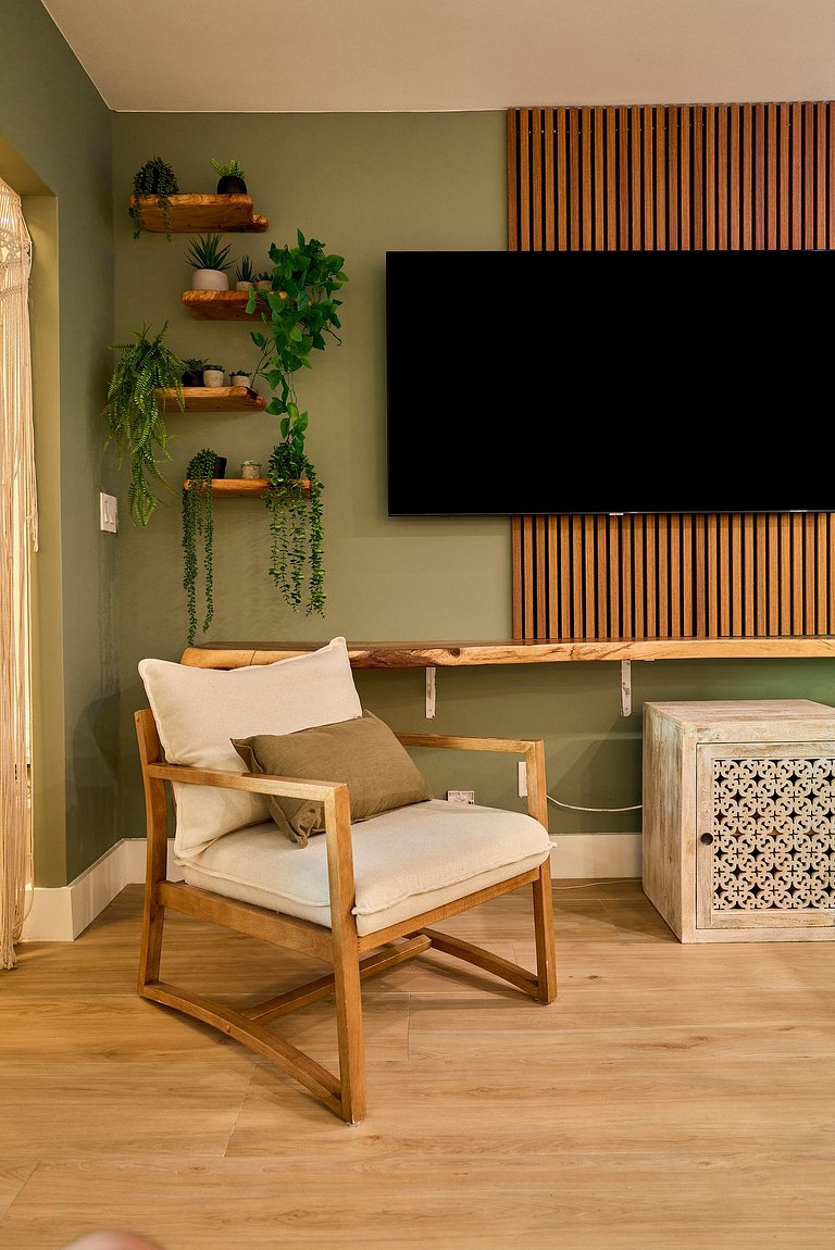 Luxurious Studio with Stunning Balcony in SOBE!
