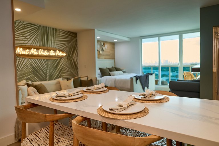 Luxurious Studio with Stunning Balcony in SOBE!